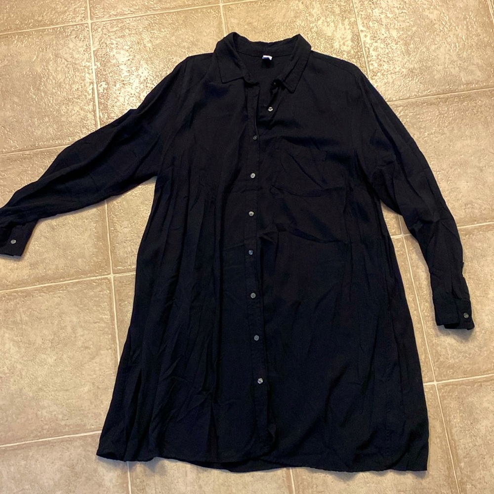 Old Navy black dress. Long sleeve. Knee length. XL. Excellent used condition.